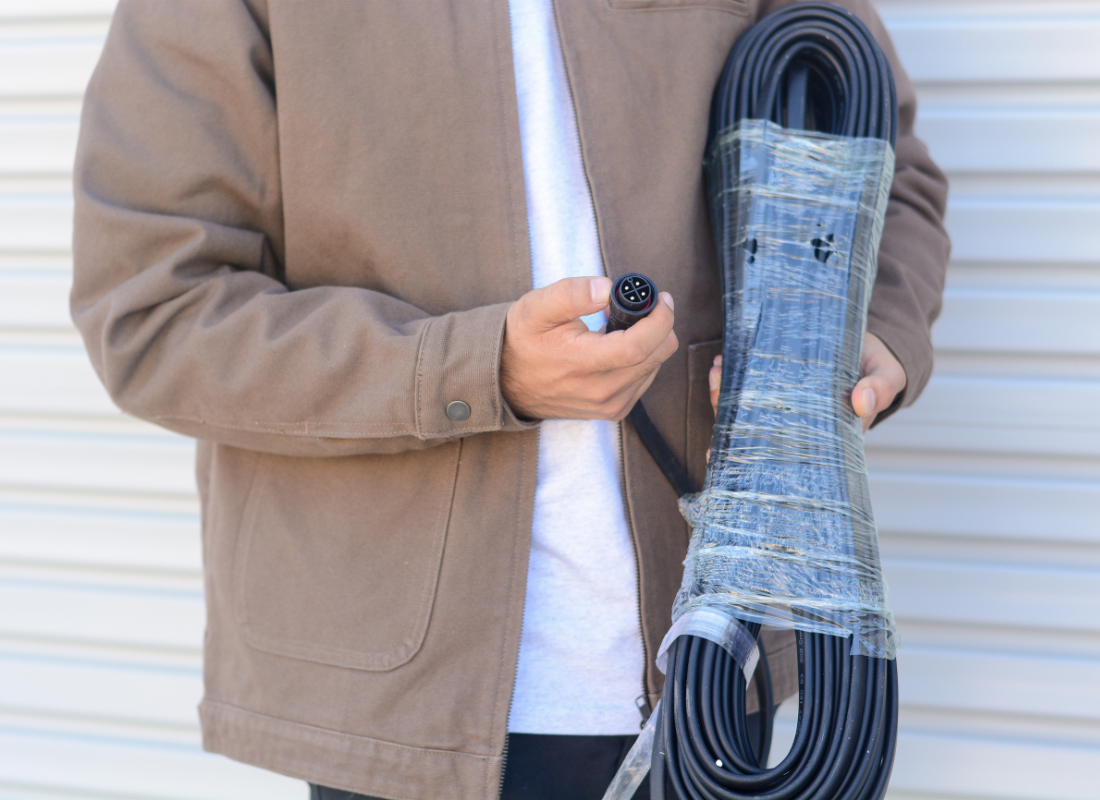 Outback Solar Pumps FMR3G2.5 heavy-duty 3-core submersible solar pump cable with connector, per metre, for solar water pump systems.